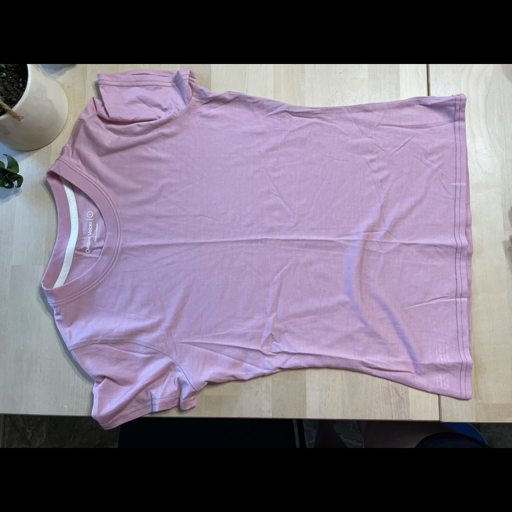 Outdoor voices T-shirt- 89% merino wool